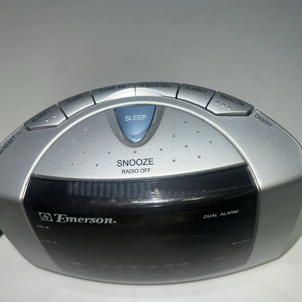 Emerson Dual Alarm Radio/Alarm Clock # CK5051 Grey Silver Vintage Tested Works